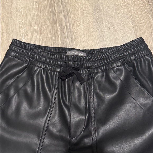 Pull on faux leather pants - Picture 2 of 4